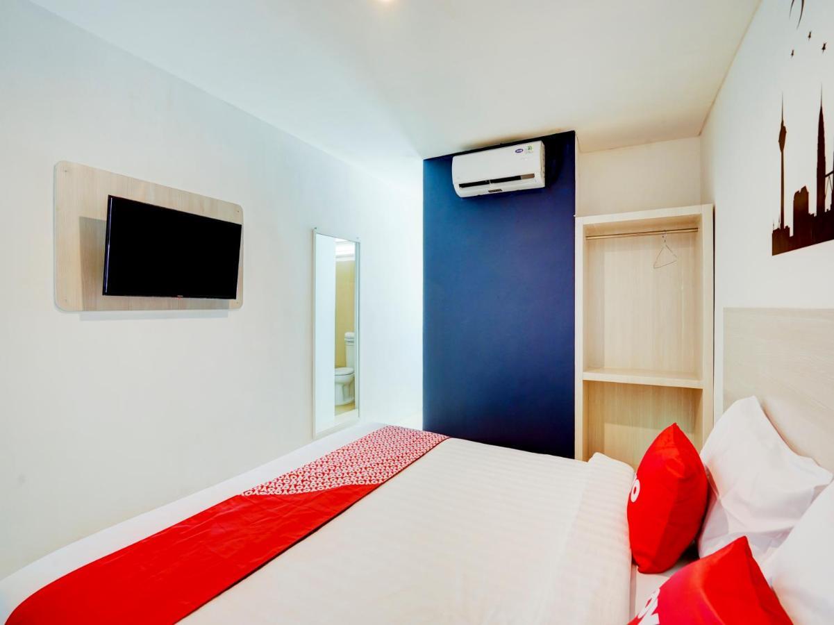 Lg Hotel Jember Exterior photo